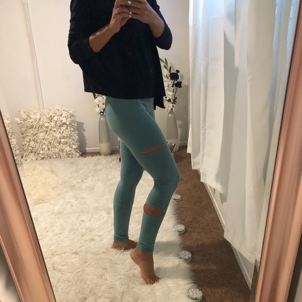TEAL YOGA LEGGING - Brand New, TAGS ON THEM